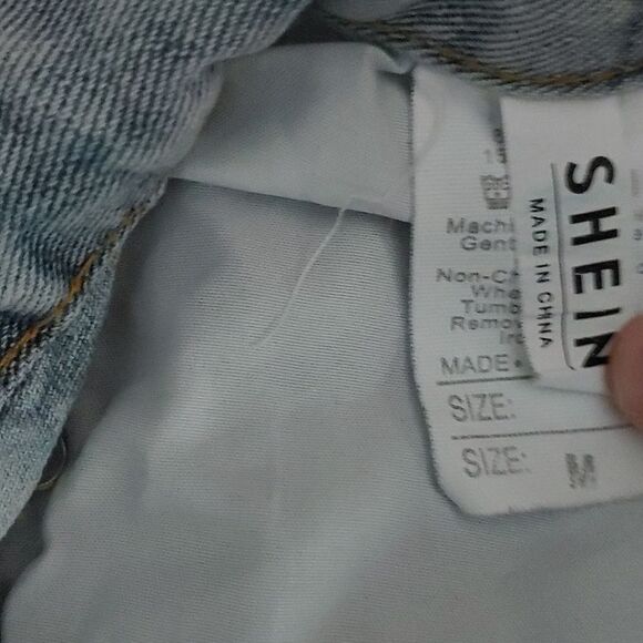 Shein Distressed button fly  jean shorts Sz M  NWOT - Picture 8 of 8